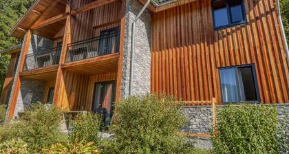 Spacious apartment in the Alps close to a lake