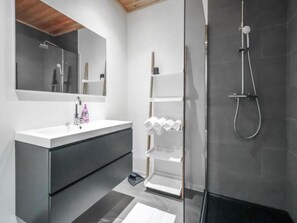 Bathroom - Spacious apartment in the Alps close to a lake (Hermagor-Pressegger See)