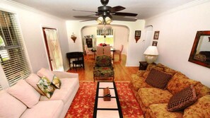 Living area - The 1925 Casa Leon (West Palm Beach)