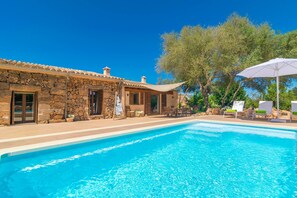 A stone building with a pool, outdoor seating, and trees. - Es Tancat Prim - Villa With Private Pool (Algaida)