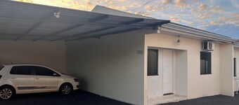 House in a gated community for rest and peace, 3 minutes from Catuai Shopping Mall.