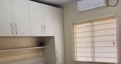 House in a gated community for rest and peace, 3 minutes from Catuai Shopping Mall.