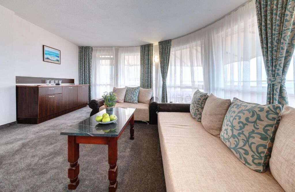 Comfort Apartment, Balcony, Garden View | Living area