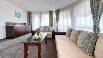 Comfort Apartment, Balcony, Garden View | Living area