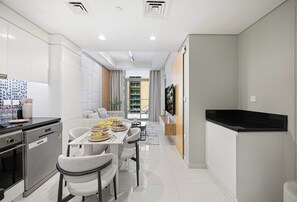 Dining - Stylish 2BR with Canal Views in Business Bay (Dubai)