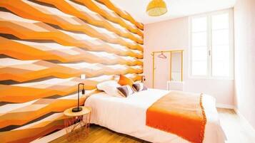 7 bedrooms, iron/ironing board, WiFi, bed sheets