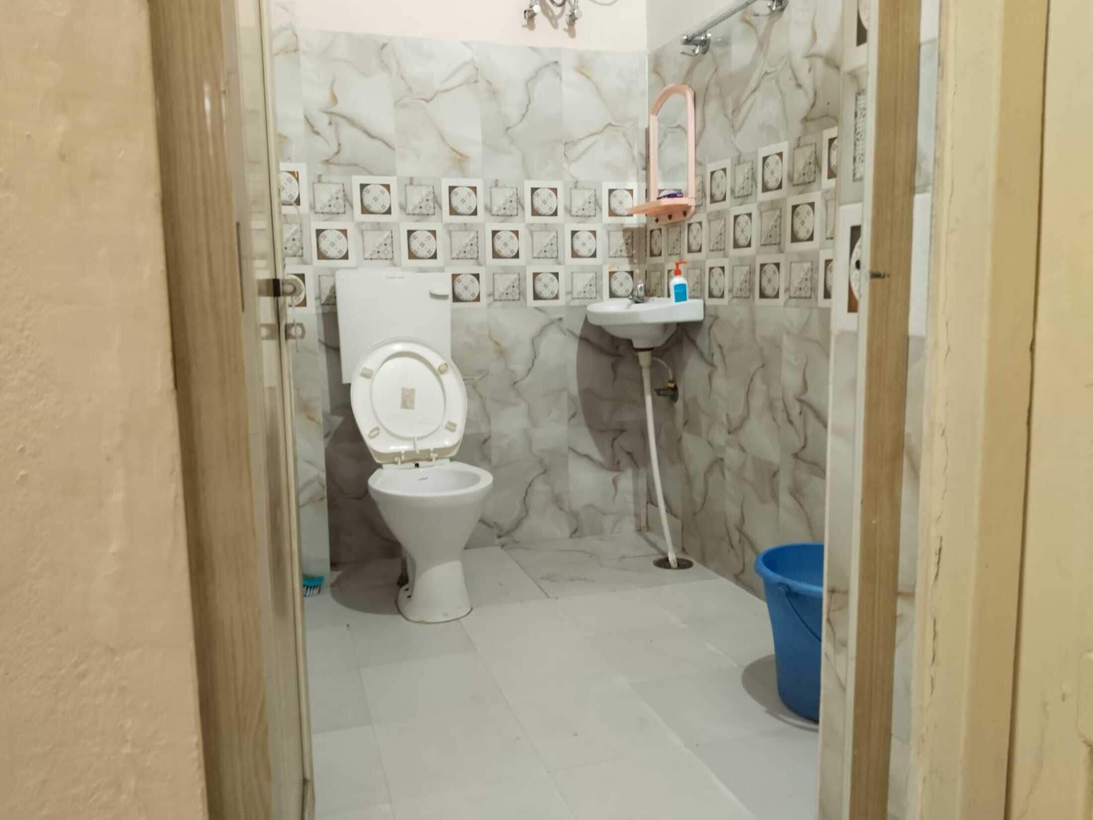 Standard Room, Air conditioning, City View | Bathroom | Shower, free toiletries, towels, soap