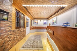 Lobby - Lake Avenue by Stay Pattern (Srinagar)