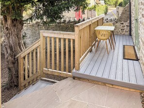Decking | Suncrest Cottage - Sunray Cottages, Weymouth - Suncrest Cottage - UKC9942 (Weymouth)