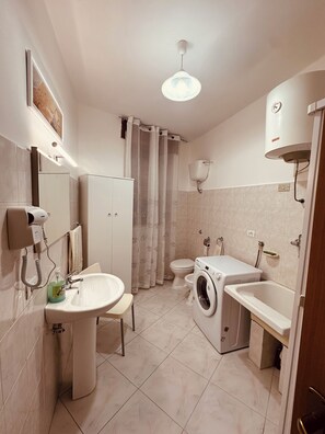 Bathroom - Vrbo Property (Capaccio Paestum)