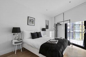 House - Luxury 2 Bed 2 Bath Apt in Nine Elms A C (London)