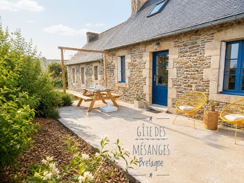 Family-friendly vacation rental for 6–7 people  • Garden •15 min from Morlaix