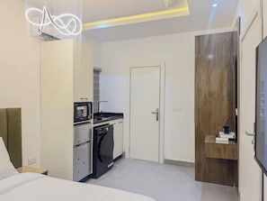 Room - Cozy Studio in Victoria Island with Pool, Fast Wi-Fi & 24/7 Power (Lagos)
