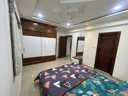 Grand 5BR Villa with 5 Ensuite Baths near Airport