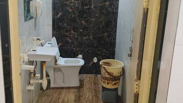 Triple Room, Air conditioning | Bathroom | Shower, towels, soap, shampoo