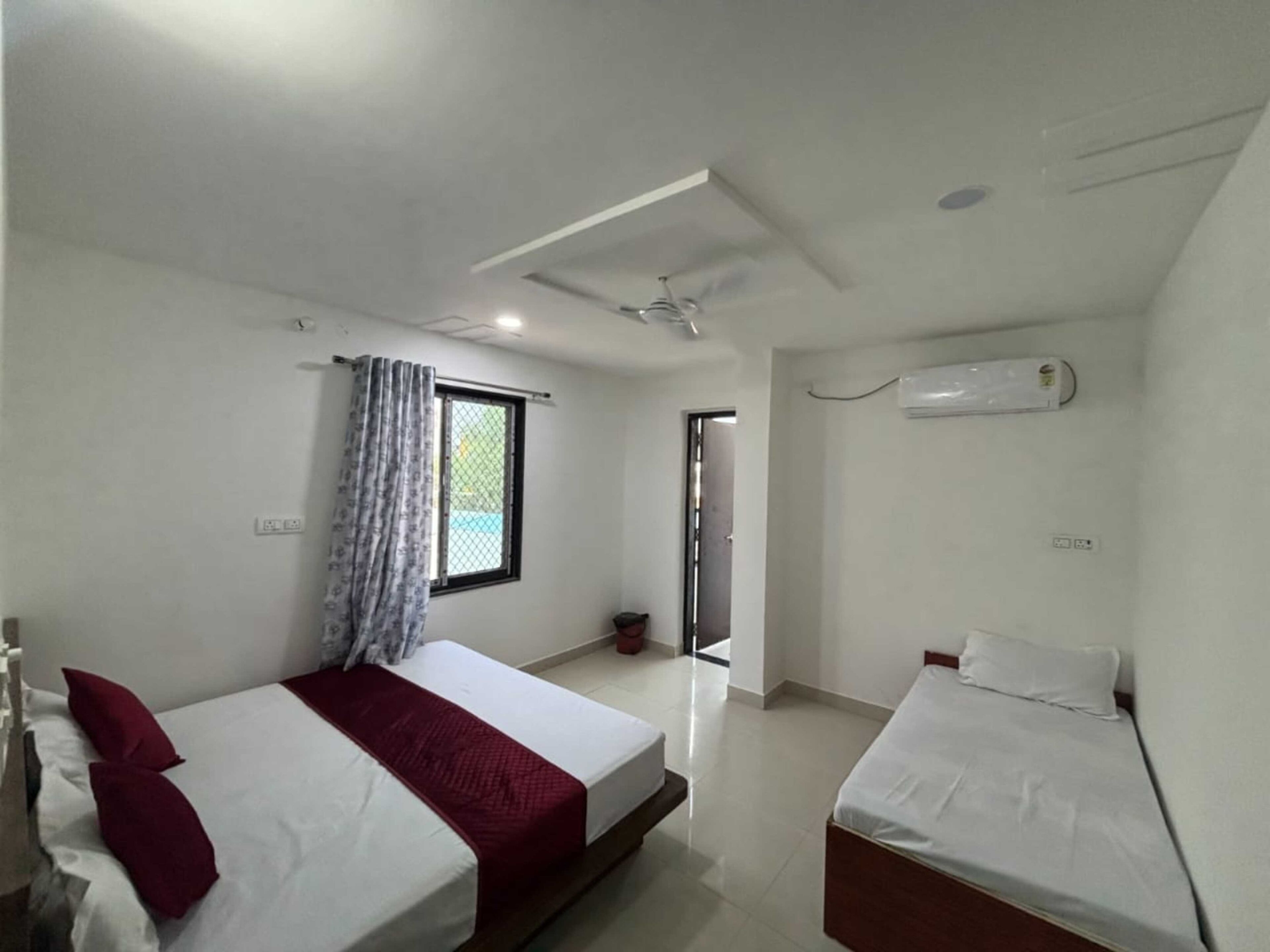 Habitación triple, aire acondicionado | Camas extra, wifi gratis y ropa de cama 