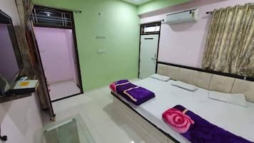 Family Room | Rollaway beds, free WiFi, bed sheets