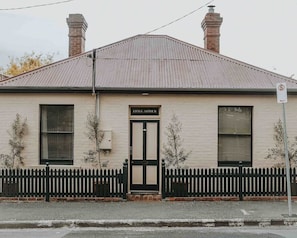 Exterior - Little Arthur North Hobart (North Hobart)