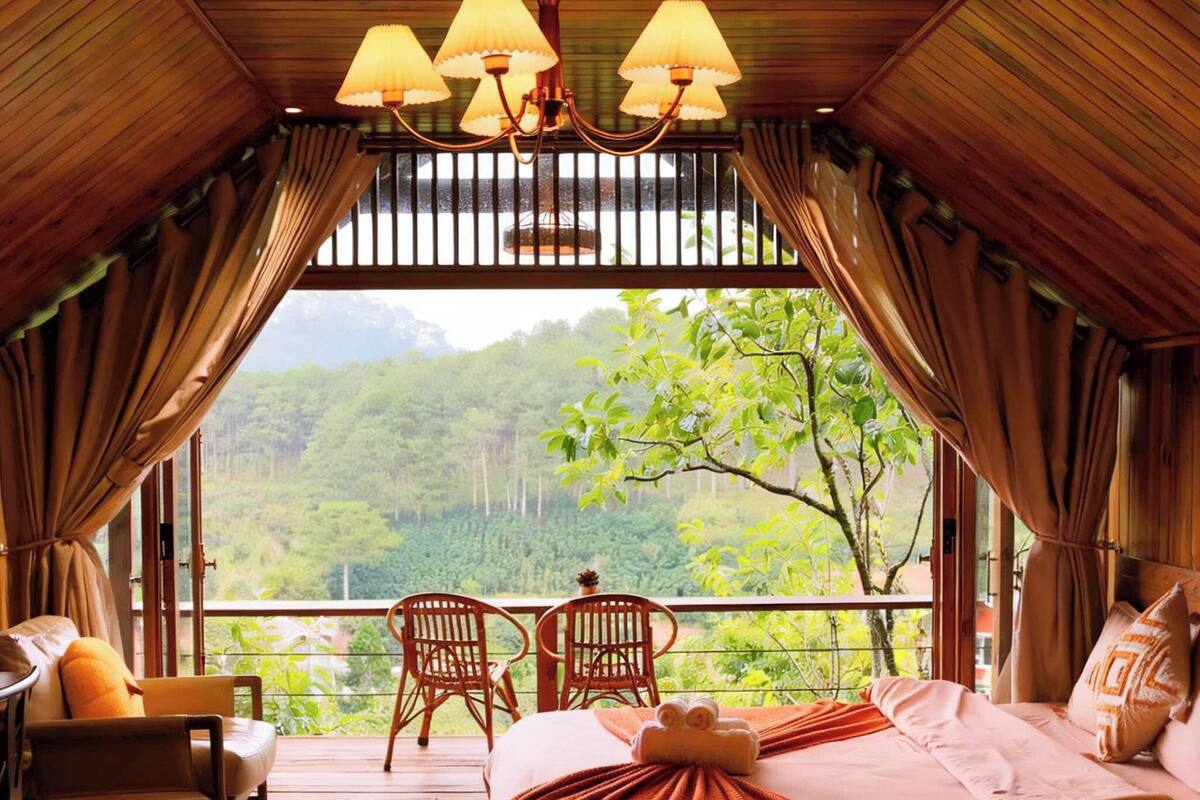 Bungalow dành cho gia đình, ban công, quang cảnh thung lũng | Bàn, khu vực làm việc phù hợp cho laptop, màn/rèm cản sáng