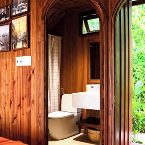 Family Bungalow, Balcony, Valley View | Bathroom | Free toiletries, hair dryer, slippers, towels - Ky Vien Home & Cafe (Xuan Truong - Da Lat)