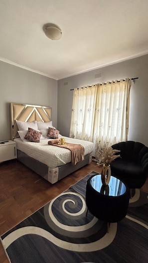 Double Room | In-room safe, iron/ironing board, free WiFi - Jambo  (Harare)