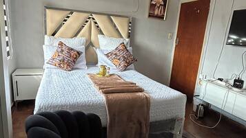 Comfort tweepersoonskamer | Een kluis op de kamer, een strijkplank/strijkijzer, gratis wifi