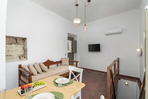 Interior - Astraea Traditional House in Milos Island (Trypiti)