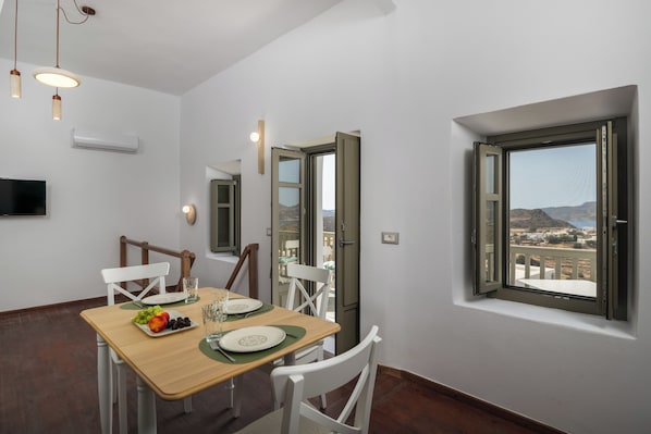 Dining - Astraea Traditional House in Milos Island (Trypiti)