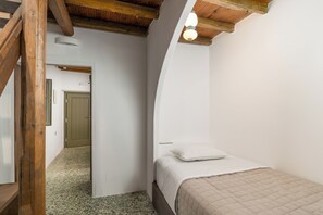 Iron/ironing board, WiFi, bed sheets - Astraea Traditional House in Milos Island (Trypiti)