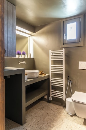 Bathroom - Astraea Traditional House in Milos Island (Trypiti)