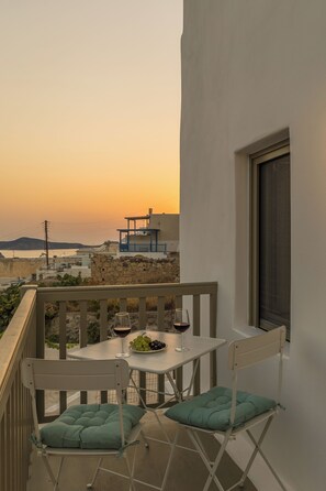 Outdoor dining - Astraea Traditional House in Milos Island (Trypiti)