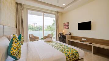 Desk, laptop workspace, iron/ironing board, free WiFi