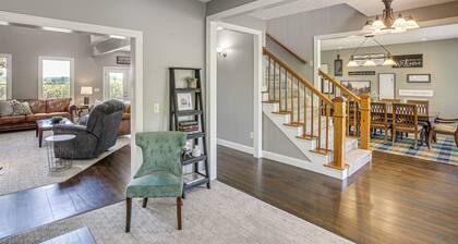 Day Trip to Nashville! Large Home on 5 Acres