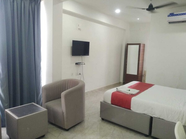 Sakas Manor Guest Rooms - Hyderabad