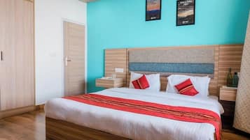 Iron/ironing board, Internet, bed sheets