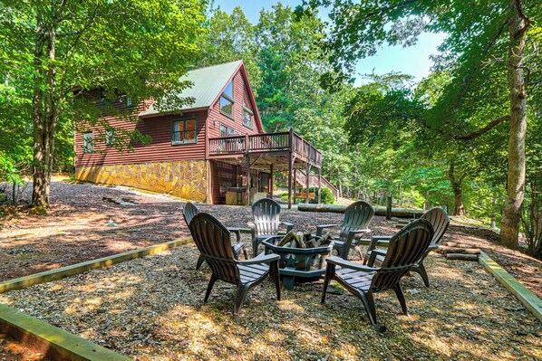 Terrace/patio - Mtn Sanctuary! Forest Cabin in Ellijay! Mtn Views! (Ellijay)
