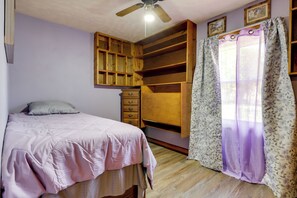 3 bedrooms, internet, bed sheets