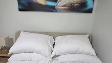 Iron/ironing board, Internet, bed sheets