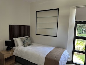 1 habitación, tabla de planchar con plancha, internet y ropa de cama 