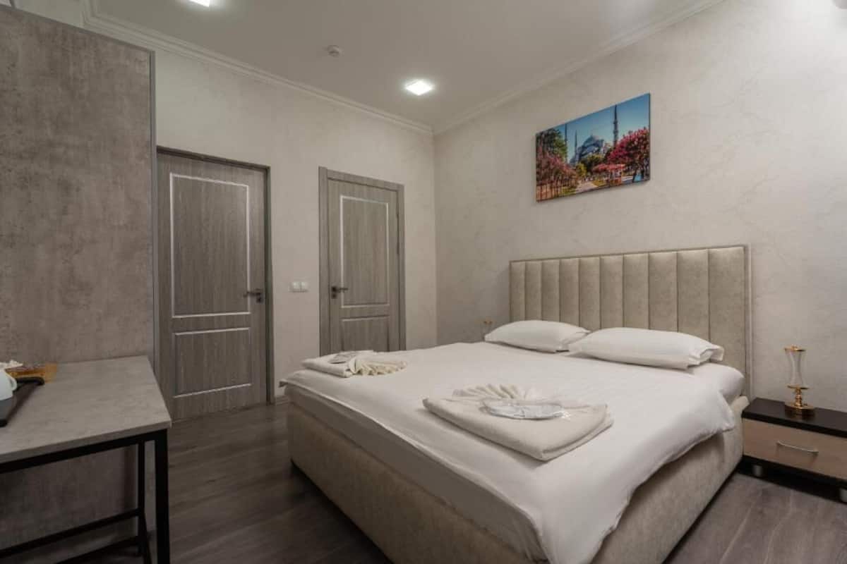 Double or Twin Room | WiFi (free)