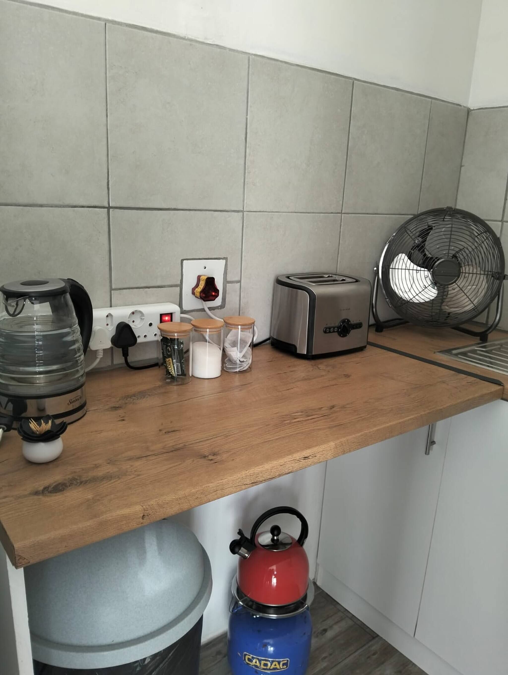 Fridge, microwave, stovetop, toaster