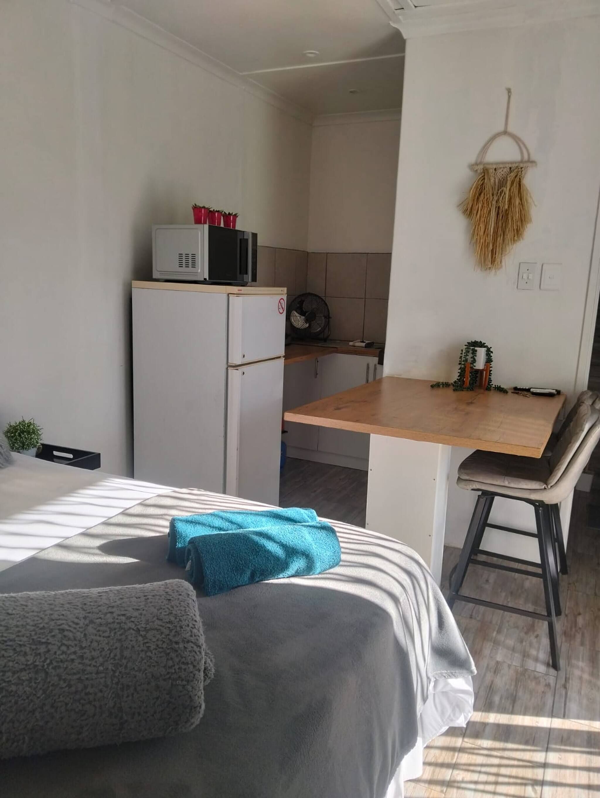 Iron/ironing board, internet, bed sheets