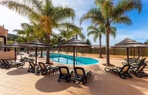 Pool - Luxurious 2-Bedroom Apartment in Luz, Portugal (Luz)