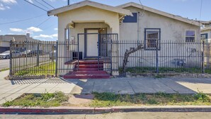 Exterior - Yard, Fireplace, Full Kitchen! Oakland Home (Oakland)