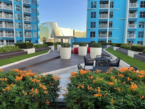 3BR Seaview 2 Pools Near Okada MOA NAIA