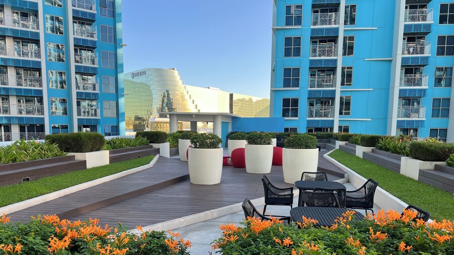 3BR Seaview 2 Pools Near Okada MOA NAIA