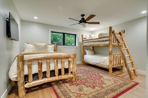 Desk, iron/ironing board, travel cot, Internet