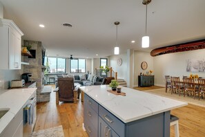 TV, fireplace, stereo