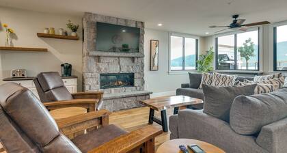 Brand-New Luxury Lakefront Condo - 2200 Sq Ft!