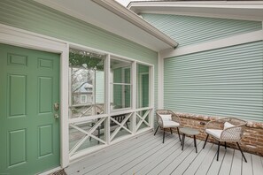 Private Deck - 1 Mi to Dtwn Tyler! Historic Retreat + Guest Suite (Tyler)